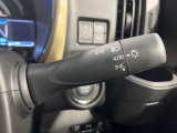 【オートライト】周りの明るさに応じて自動でヘッドライトの点灯・消灯ができる機能です!ライトの付け忘れ・消し忘れなどが無くなり、雨の日や夕方の走行も安心!トンネル通過時も便利ですね♪