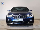 【キドニーグリル】BMWは約90年もの間、ほぼ全ての車両にひと目でBMWだと分かるこの特徴的なフロントグリルが備えられ、デザイン・アイコンとして親しまれてきました。
