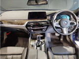 ☆センターパネルを運転席側に僅かに傾けたBMW独特のインパネ☆【駆け抜ける歓び】はここからもスタートしております☆