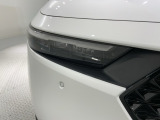 LEDヘッドライトは、点灯の瞬間から最大光量を発揮し、突然暗くなるトンネルなどでの安定感を高めます。