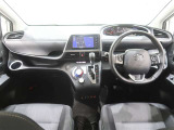 使いやすく運転しやすいレイアウトの運転席回り。