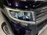 【LEDヘッドライト】悪天候や夜間走行時も良好な視界を確保し安心して運転できる高輝度LEDヘッドライトを装備!点灯速度が早く、消費電力も抑えられています。