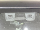 【スズキ デュアルカメラブレーキサポート】走行中に前方の車両等を認識し、衝突しそうな時は警報とブレーキで衝突回避と被害軽減をアシスト。より安全にドライブをお楽しみいただけます。