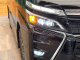 【LEDヘッドライト】悪天候や夜間走行時も良好な視界を確保し安心して運転できる高輝度LEDヘッドライトを装備!点灯速度が早く、消費電力も抑えられています。