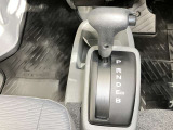 自然に手が届き操作性の良いシフトレバー!