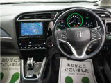 運転にかかわる様々な操作を安全に行えるように視点移動が少なく、操作性に配慮されたスイッチ類が凝縮されたコクピットです。