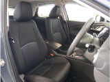 【清潔感のある運転席&助手席】隅々までクリーニングの行き届いた運転席&助手席。目立ったシミや汚れ等もございません。快適なドライブをどうぞ。