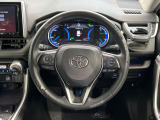 【純正革巻きステアリング】上質な革を使用することで、手にしっかり馴染みとても運転しやすいハンドルです♪
