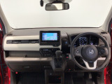 【前方視界】開放的な前方視界!運転がしやすく疲れにくいです♪窓が大きく、見通しがとっても良いおクルマですよ♪