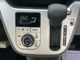 インパネにシフトレバーがございます^^空間を広く使うことができ、ハンドルにも近いため操作性にも優れています☆