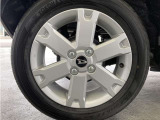 アルミホイール付き!「純正」なので車のデザインともマッチしています。お洒落は足元から。。。といいますから♪