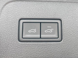 電動バックドアを装備。両手がふさがっていても、バンパー下に足を入れるだけでオープンできます。