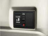 ◆片側電動スライドドア◆狭い駐車場でも乗り降りが楽々♪お子様が隣の車にドアを当ててしまう心配もございません!小さなお子様連れの方もこれで安心。