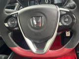 【ステアリングスイッチ】が付いており運転中に前方から目線をそらすことなくオーディオ等の操作が可能なので安心・快適にカーライフをお楽しみいただけます。