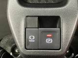 【電動パーキングブレーキ+オートブレーキホールド機能】 指先だけで簡単に操作が可能なパーキングブレーキ、スイッチを押すとブレーキペダルから足を離してもブレーキを保持できるオートブレーキホールド搭載