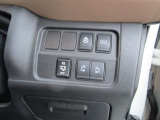 運転席の操作部。左右スライドドアの開閉も出来ます。