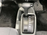自然に手が届き操作性の良いシフトレバー!