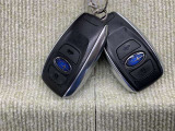 手荷物が多いときでも、スマートキーをバッグやポケットに携帯していれば、キーを取り出すことなくドアの解錠・施錠ができます