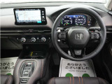 とても握りやすいステアリング!運転手の気持ちがそのまま伝わるかのような反応をしてくれます!小物入れや各ボタンの配置にこだわり、とても使いやすいです !視認性も良好なのでロングドライブもお任せ下さい!
