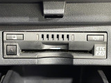 【ETC2.0(DSRC/ITSスポット)】ETCカードを挿入すれば料金所はノンストップで通過できます。ETC限定の割引や、高速道路の情報提供サービスを利用できます。