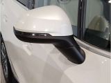 【BMWミラー】視認性の高いスタイリッシュなミラー。自動防眩機能も付いており夜間のドライビングをサポートします。