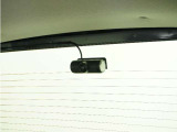 この車にはリアにもドライブレコーダーを装備しております◆映像・音声などを記録する自動車用の装置です。 もしもの事故の際の記録はもちろん、旅行の際の思い出としてドライブの映像を楽しむことができます。
