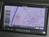 ナビを装備。タッチパネル式で使いやすく、お出かけもラクラクです。