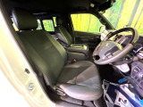 運転席シート廻りは使用感も少なく、良好な状態となっています。丁寧に使われていたことがよくわかりますね。