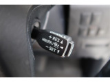 【レーダークルーズコントロール】アクセルペダルを踏まなくても、車間制御モードでは、先行車の車速変化に合わせた追従走行を行い、自動的に加速・減速・停止をします。