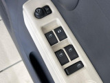 【電動格納ミラー】サイドミラーは電動格納式となっており、狭い駐車場でもキズがつくリスクを抑えられます。