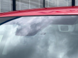【アイサイトVer3】前方の車両等を検知し、衝突しそうな時は警報で注意を促し、ブレーキを踏む力をサポート。ブレーキを踏めなかった場合は衝突被害軽減ブレーキが作動、衝突回避をサポートします。