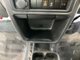 運転席付近にドリンクホルダーがあるので、車内の水分補給用にお使いできます