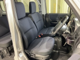 適度な硬さのあるシートです。長距離運転の疲労を軽減してくれます。