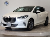 BMW 218iアクティブツアラーエクスクルーシブ ミネラルホワイト入庫致しました。ハイラインPKG装備の為、シートがオイスターレザーになります。大変上品な一台になります☆