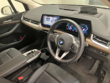 ☆センターパネルを運転席側に僅かに傾けたBMW独特のインパネ☆【駆け抜ける歓び】はここからもスタートしております☆