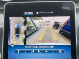 ◆苦手な人が多い駐車場での車庫入れや狭い道でも大丈夫です/クルマの前後左右にカメラを設置してモニターで表示してくれるため、運転席から見えにくい場所を映し出してドライブをサポートします◆