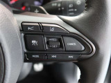 アダプティブクルーズコントロール機能付きです。走行中に先行車の様子を検知しながら、設定した車速の範囲内で先行車との距離のキープを支援します。詳細は販売店スタッフまでおたずねください。