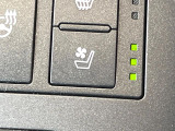 【シートベンチレーション】夏場は涼しい風でお尻や背中の熱やムレを防ぎ、冬はエアコンよりも早く温まってポカポカに!季節を問わず快適に過ごせます。