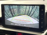 【バックカメラ】駐車時に後方がリアルタイム映像で確認できます。大型商業施設や立体駐車場での駐車時や、夜間のバック時に大活躍!運転スキルに関わらず、今や必須となった装備のひとつです!