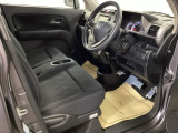 シートはフィット性も良く、楽な運転姿勢を保てます。