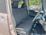 運転席シート廻りは使用感も少なく、良好な状態となっています。前オーナー様が丁寧に使っていたことがよくわかりますね。