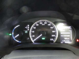 クラウンをはじめ、多くのハイブリッド車に採用されていアナログ式エコインジケーターを装備。