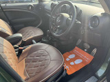 内装になります。意外と広くてゆっくりと運転できそうです(^^♪