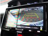 お車選びをお楽しみ頂けるよう、在庫車の展示スペースを十分に確保しております。