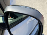 ブラインドスポットモニター付きですので死角に車両がいるとオレンジに光って知らせてくれます。