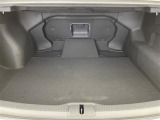 【トランク】積み込みやすくて、たっぷり積める荷室です。シートアレンジできるものは、乗車人数と荷物の量や大きさによってシートを動かすことができるので、より快適なドライブが可能です!
