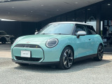 「ミニ クーパーSE」が新しく入庫いたしました。こちら当社自慢のお車です。まずはご覧になってください!いろんなところをチェックできます。