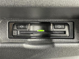 【ETC2.0(DSRC/ITSスポット)】ETCカードを挿入すれば料金所はノンストップで通過できます。ETC限定の割引や、高速道路の情報提供サービスを利用できます。
