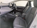 体を包み込むような座り心地で運転をサポートします。
