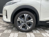 純正アルミホイール。タイヤサイズは205/55R17です。